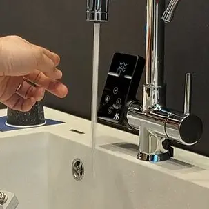 Multifunktionaler Wasserhahn in der Küche